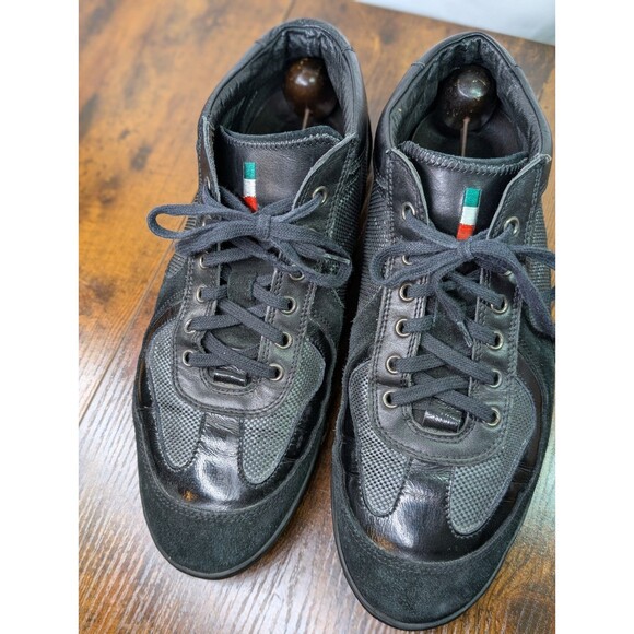 Athletic_Shoes
